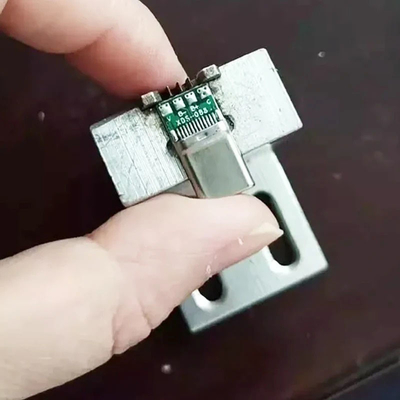 Wyposażenie fabryczne Semi-Auto USB C szybkie ładowanie kablu danych drutu pełna automatyczna lutownicy spawarka