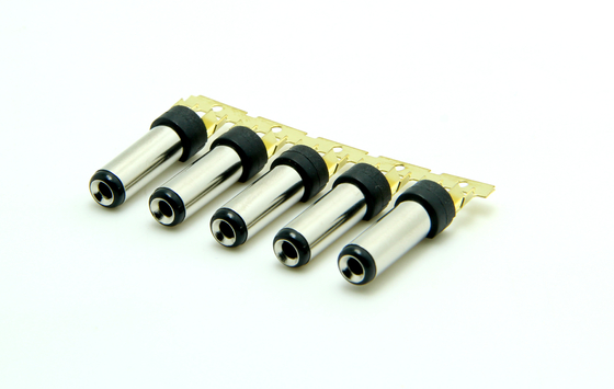 Włókno krągłowe typ 10A 12V 5,5 * 2,5 mm Przesyłek 18 AWG - 26 AWG Samiecki złącze wtyczki prądu stałego