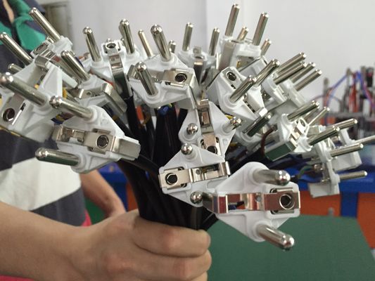 3-pinowa maszyna do produkcji przewodów elektrycznych Wtyczka elektryczna Automatyczna maszyna do zaciskania kabli