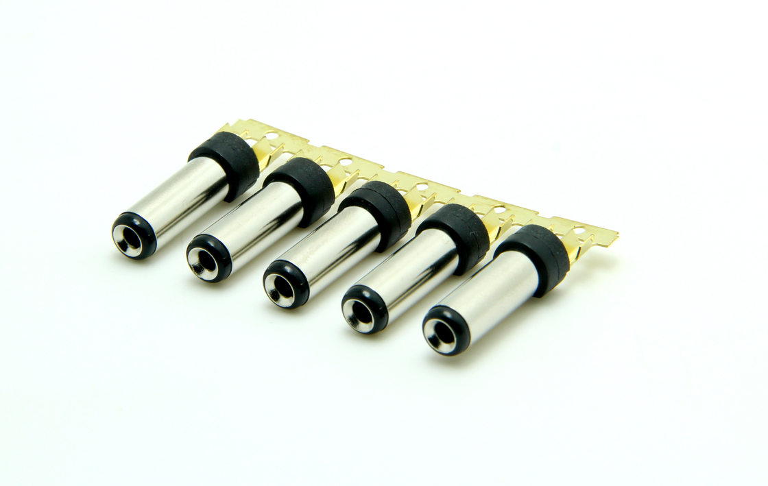 Włókno krągłowe typ 10A 12V 5,5 * 2,5 mm Przesyłek 18 AWG - 26 AWG Samiecki złącze wtyczki prądu stałego